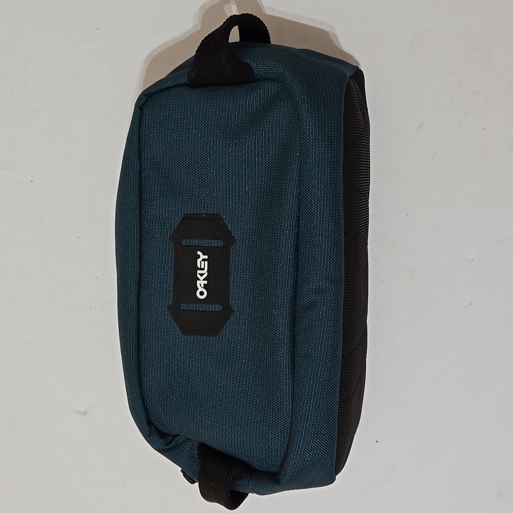 Oakley Men's Street Doppler Canvas Toiletry Travel Bag. - Picture 2 of 5